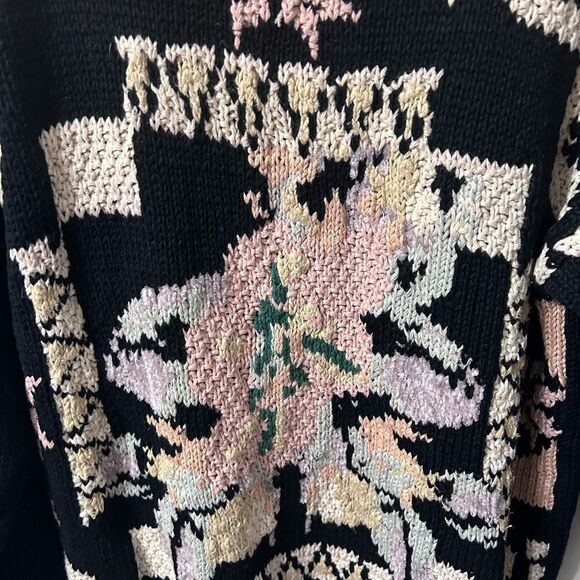 Vintage Patterned Turtleneck Sweater - Picture 2 of 4